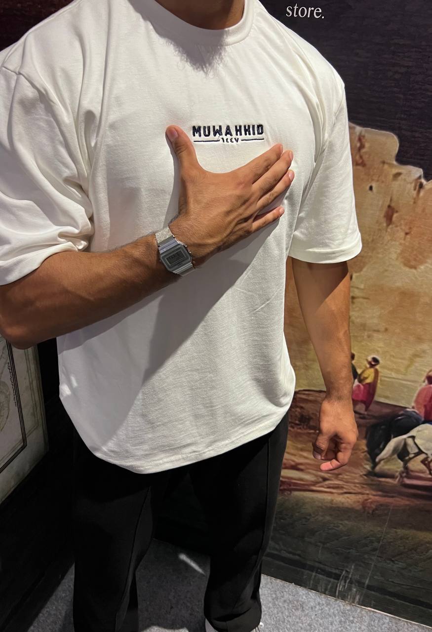 MUUWAHID OVERSIZE T-SHIRT