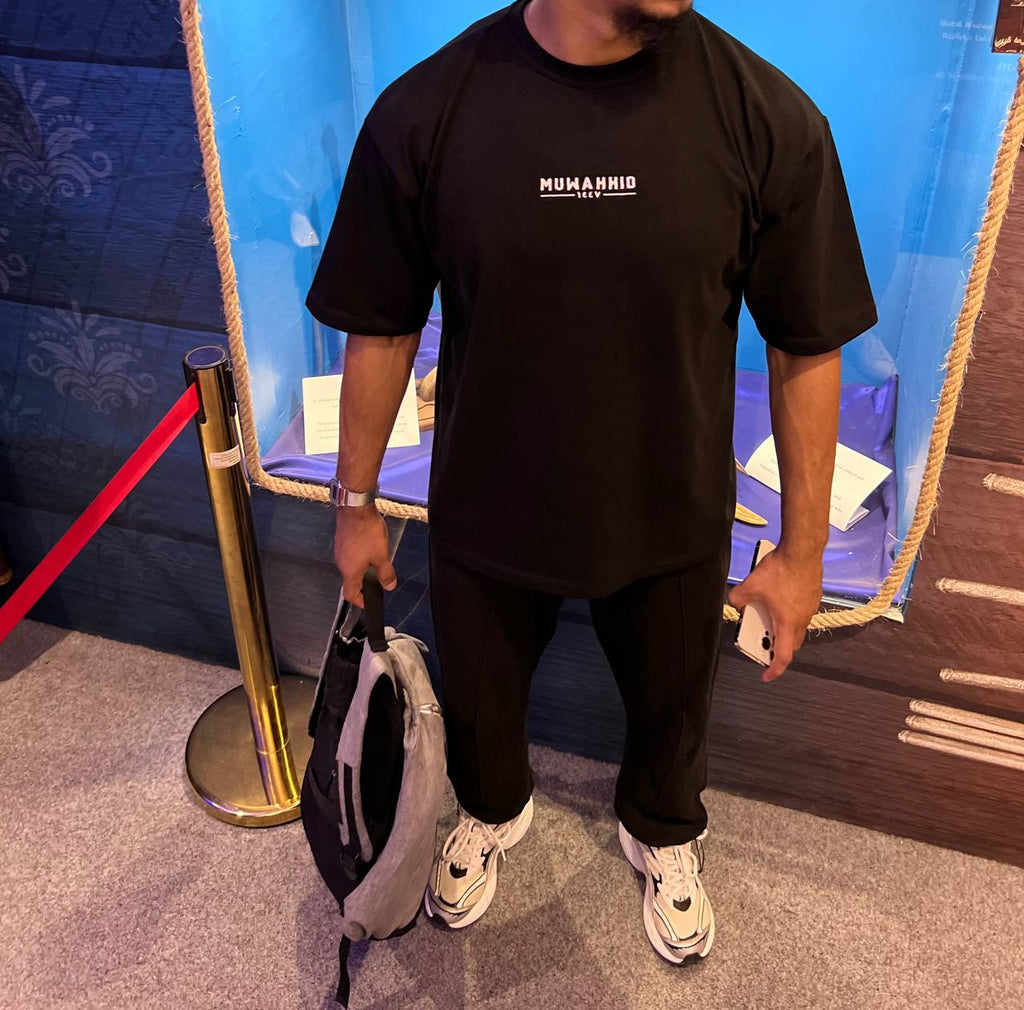 MUUWAHID OVERSIZE T-SHIRT